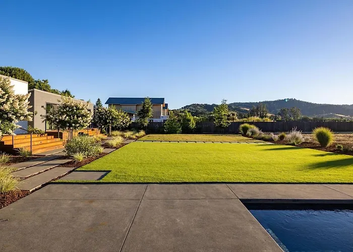 Luxury Villa Year-Round Heated Pool Hot Tub Fire Pit Lawn