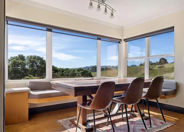 5 Acre Villa Retreat With Vineyard Pool Spa & Amazing Views Of Sonoma County